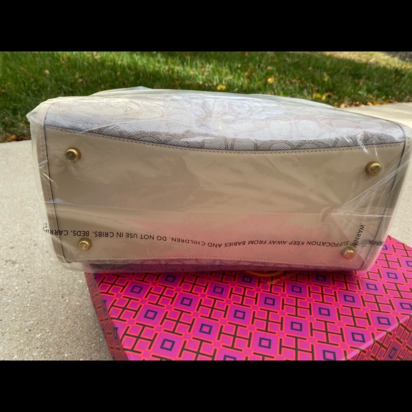 Coach - Picture 4 of 4